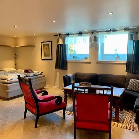 Apartamento Hybel I Underetasje 700m Fra