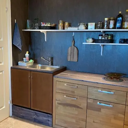 Apartment Hybel I Underetasje 700m Fra *