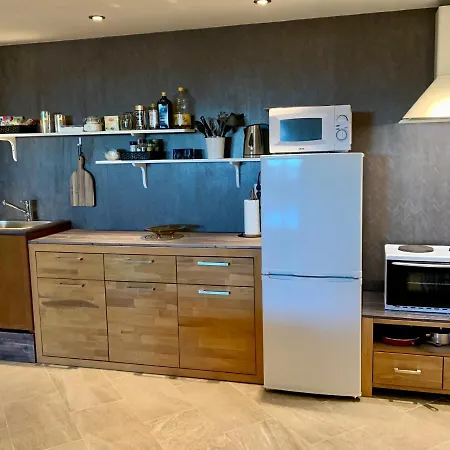 Apartment Hybel I Underetasje 700m Fra *