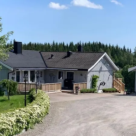 Hybel I Underetasje 700m Fra Trogstad