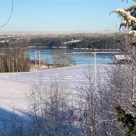 Hybel I Underetasje 700m Fra *