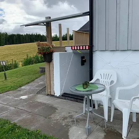 Hybel I Underetasje 700m Fra Apartment *