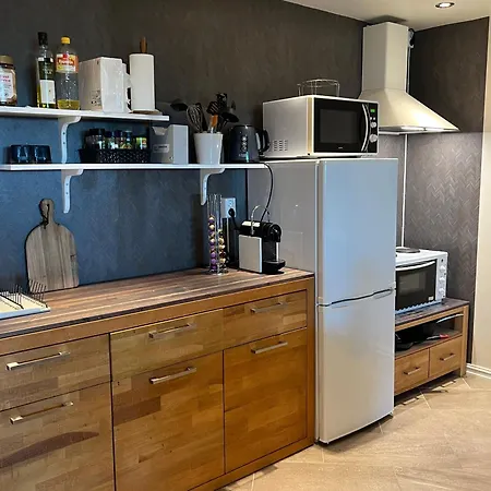 Apartment Hybel I Underetasje 700m Fra *