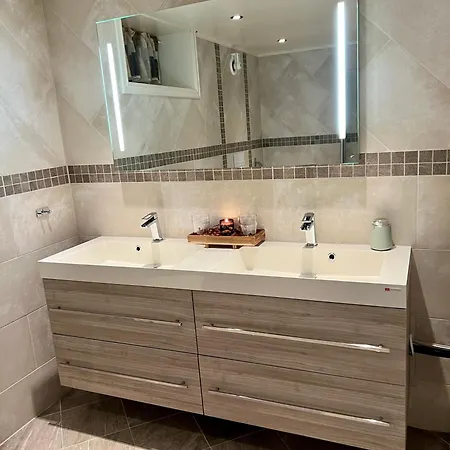 Hybel I Underetasje 700m Fra * Trogstad