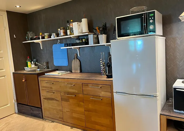 Hybel I Underetasje 700m Fra Apartamento Trogstad